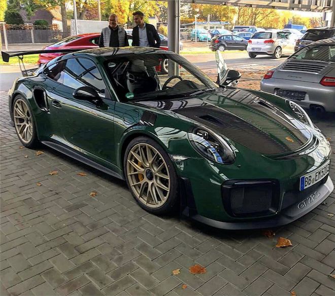 有看過這稱為「British Racing Green」配色的最速量產之王Porsche GT2 RS嗎？