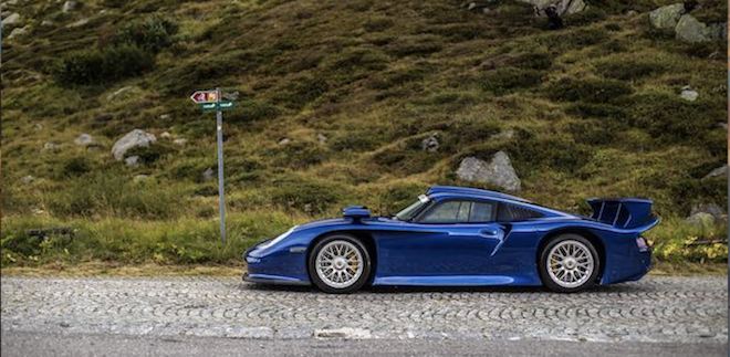 極其罕見的Porsche 911「GT1」出現於阿爾卑斯山頂的頂級超跑聚會！