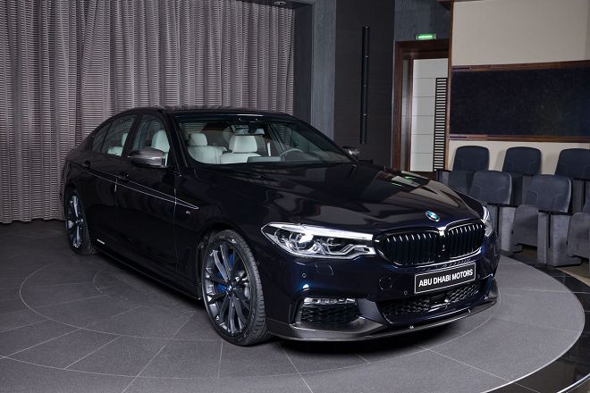 深黑色的BMW 5-Series加上M Performance的Carbon Kit外觀套件，相當令人垂涎