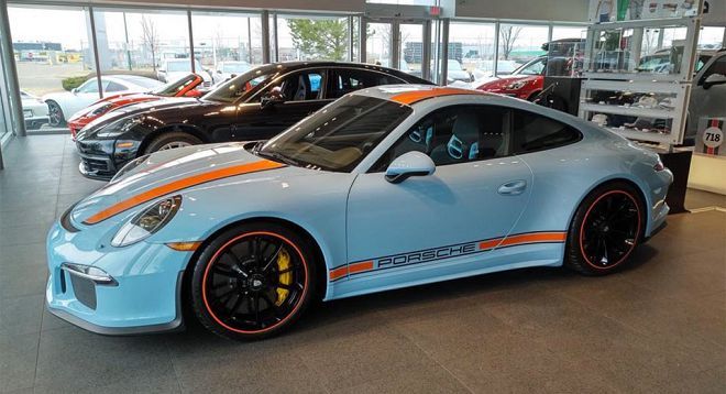 稀有的Porsche 911 R加上經典至極的Gulf賽車配色主題，肯定能令車迷瘋狂！