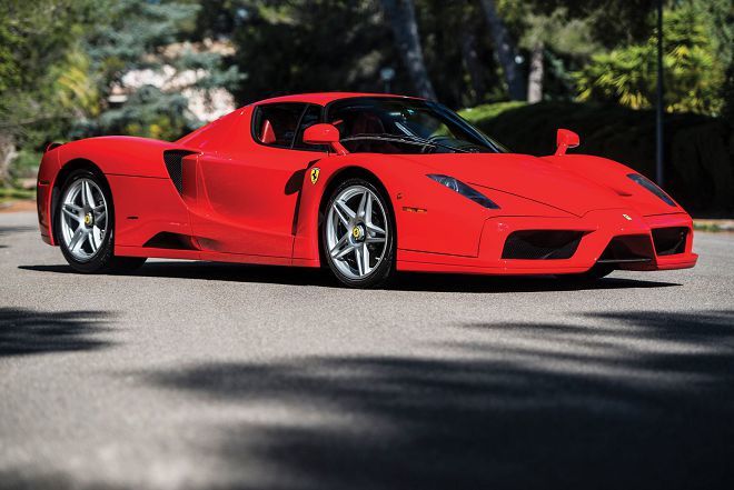 這輛披著Rosso Scuderia特殊色的Ferrari Enzo將在五月現身拍賣