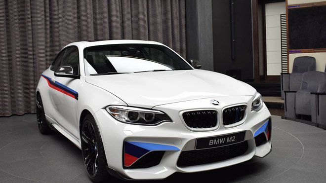 移動式M Performance精品展示櫃！這部BMW M2可能擁有最長的選配清單
