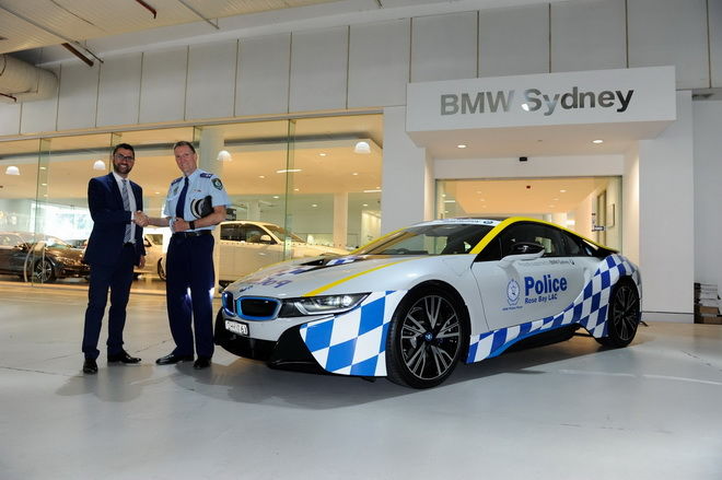 澳洲警察開BMW i8跑車是為了交朋友！！！