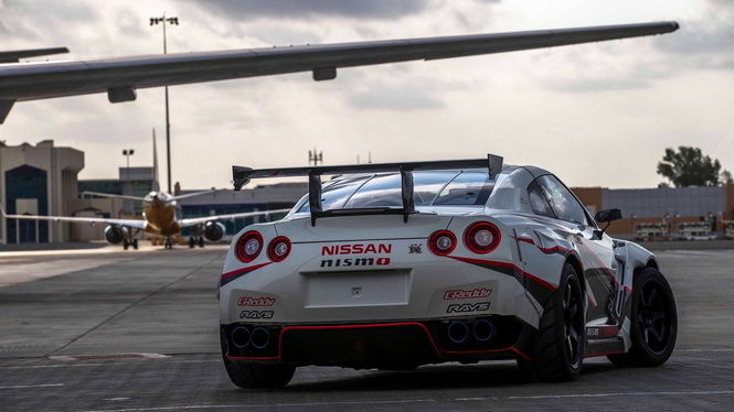 2016-nissan-gt-r-nismo-breaks-the-guinness-world-records-title-for-fastest-drift (2)