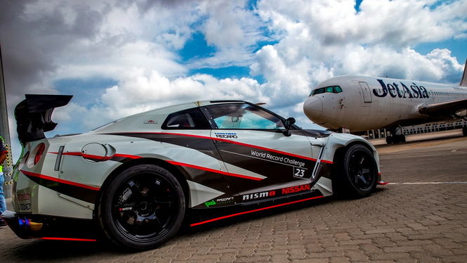 2016-nissan-gt-r-nismo-breaks-the-guinness-world-records-title-for-fastest-drift (1)