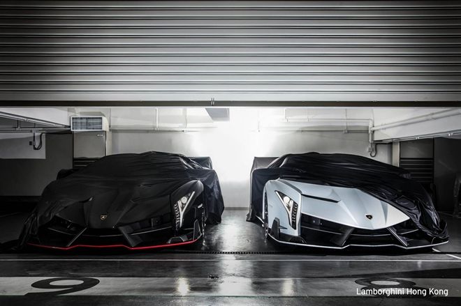 黑白郎君，兩台Lamborghini Veneno Roadsters出沒於香港