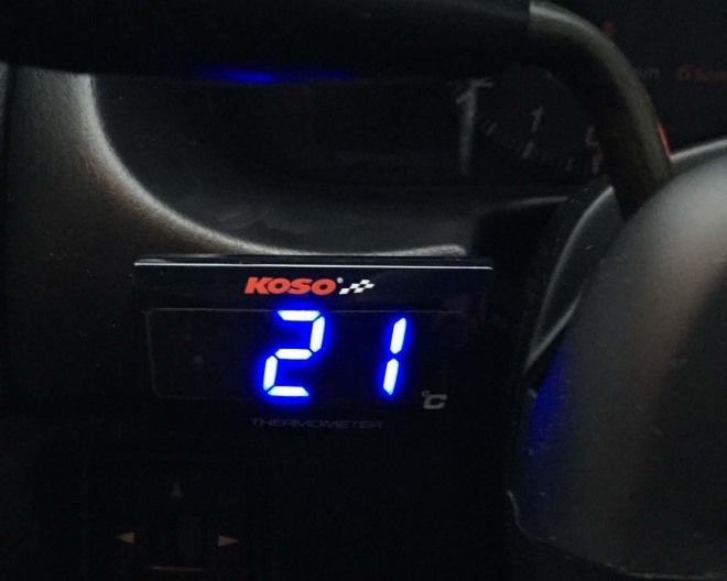 愛車的水溫錶是採用燈色的辨識，如果想知道水溫但車輛都沒有改裝，裝個儀表很貴又很突兀，還有解套嗎?