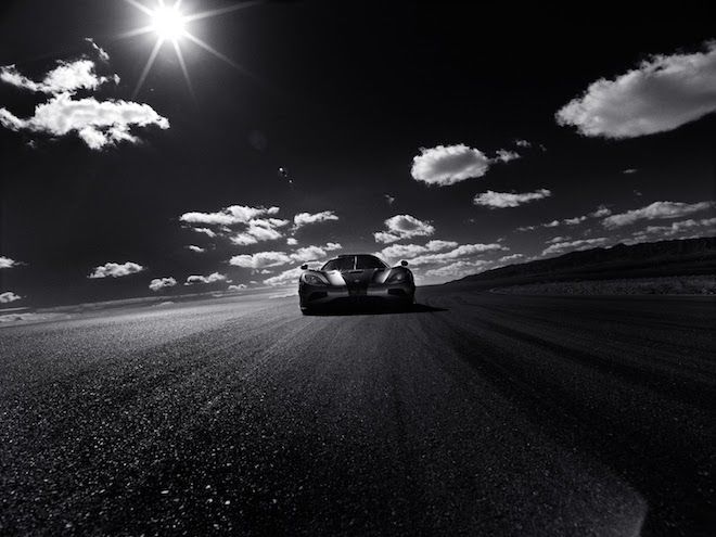 以黑白寫實的拍攝手法向Agera RS那447km/h的極速致敬！完全真實捕捉。(內有影片)