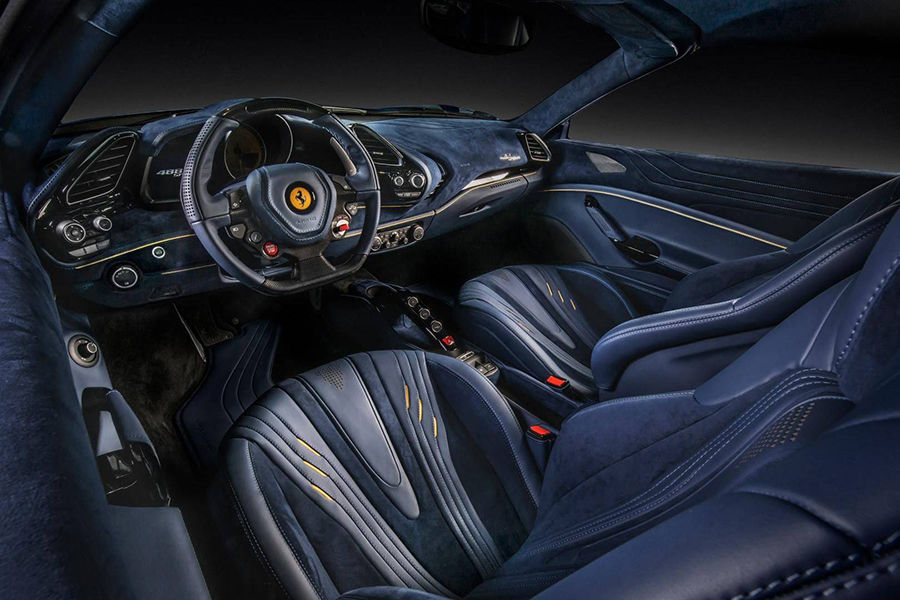 透過Carlex-Design的巧手，沐浴在高級皮革和麂皮之中的Ferrari 488 Spider更加動人了！