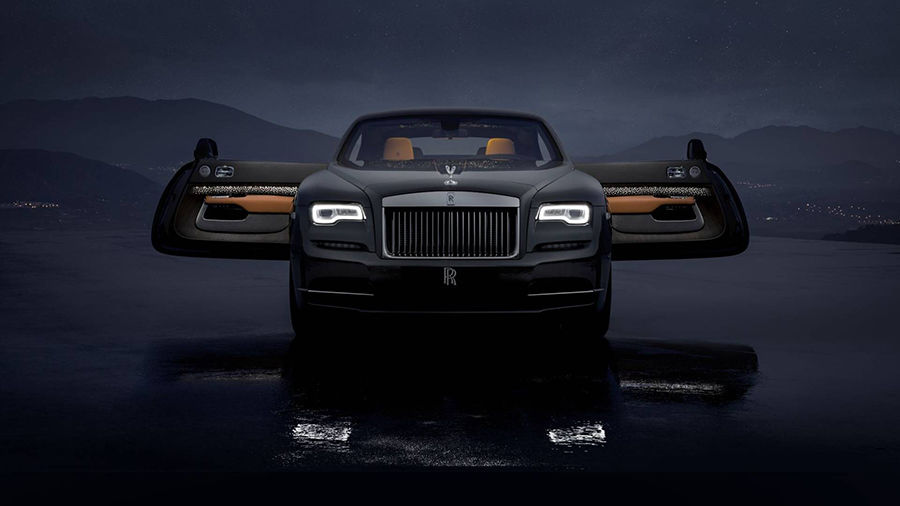 Rolls-Royce Wraith Luminary Collection在車頂蓬雕塑出的璀璨星空再次令世人讚嘆不已！
