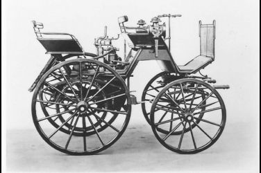 最早的汽車是中置引擎？