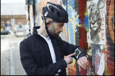 Ford研發智慧夾克─為單車騎士及用路人共創安全交通