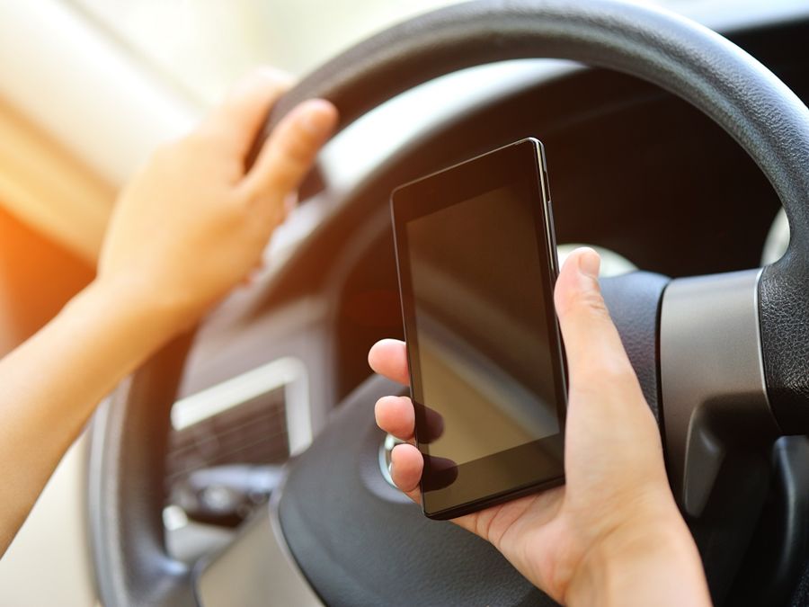 冰山一角 英國道安機構發現仍有不少駕駛人開車使用手機！