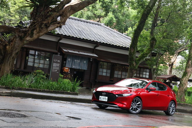 令和第一美女，Mazda3 五門BOSE旗艦型試駕