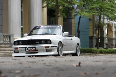 [OPTION改裝電子別冊] 買不到自己改 !  BMW E30 M3.2 Convertible(上) !!