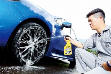 [DIY洗車術連載] 內裝 / 輪圈 / 玻璃 怎麼洗？--輪圈篇