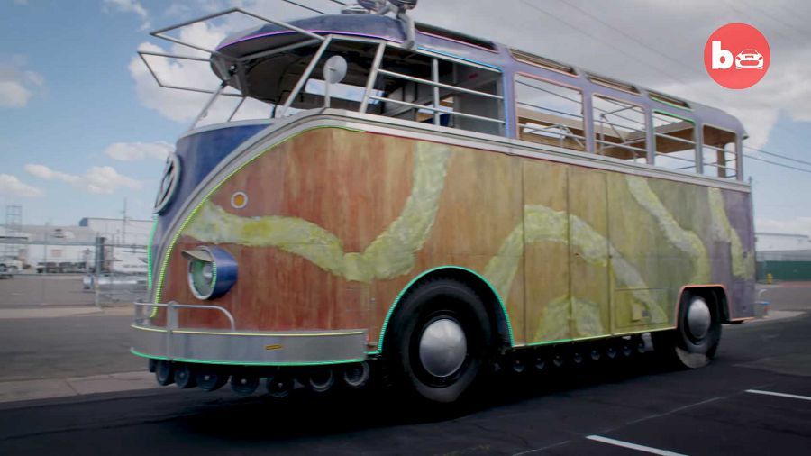 看的出來嗎？這輛VW Bus竟然是由舊消防車改造出來的