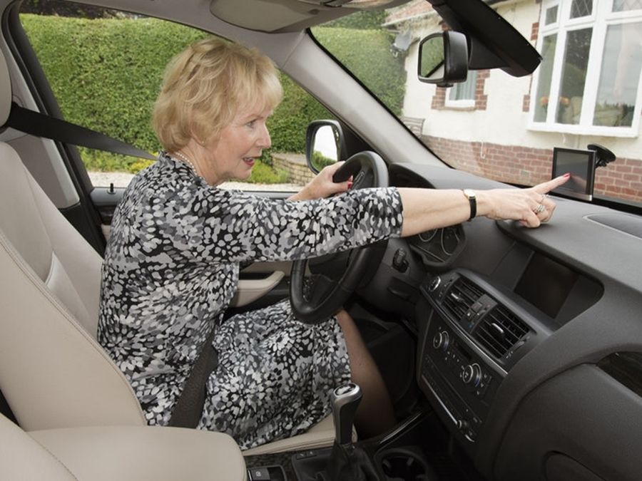 替外接式GPS主機慎選安裝位置 以免危害行車安全！