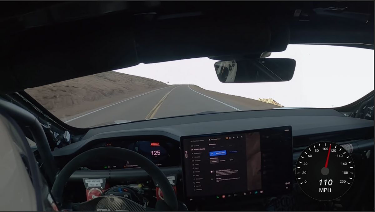 老闆賣瓜全球最速量產車Tesla Model S Plaid ，在爬山賽中叫得特別大聲！