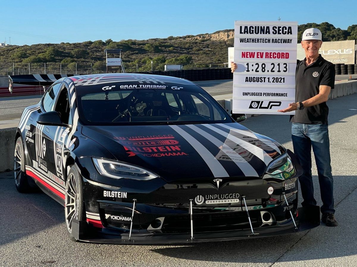 Tesla Model S Plaid在Laguna Seca賽道上比Porsche 911 GT2 RS還快 [影片]