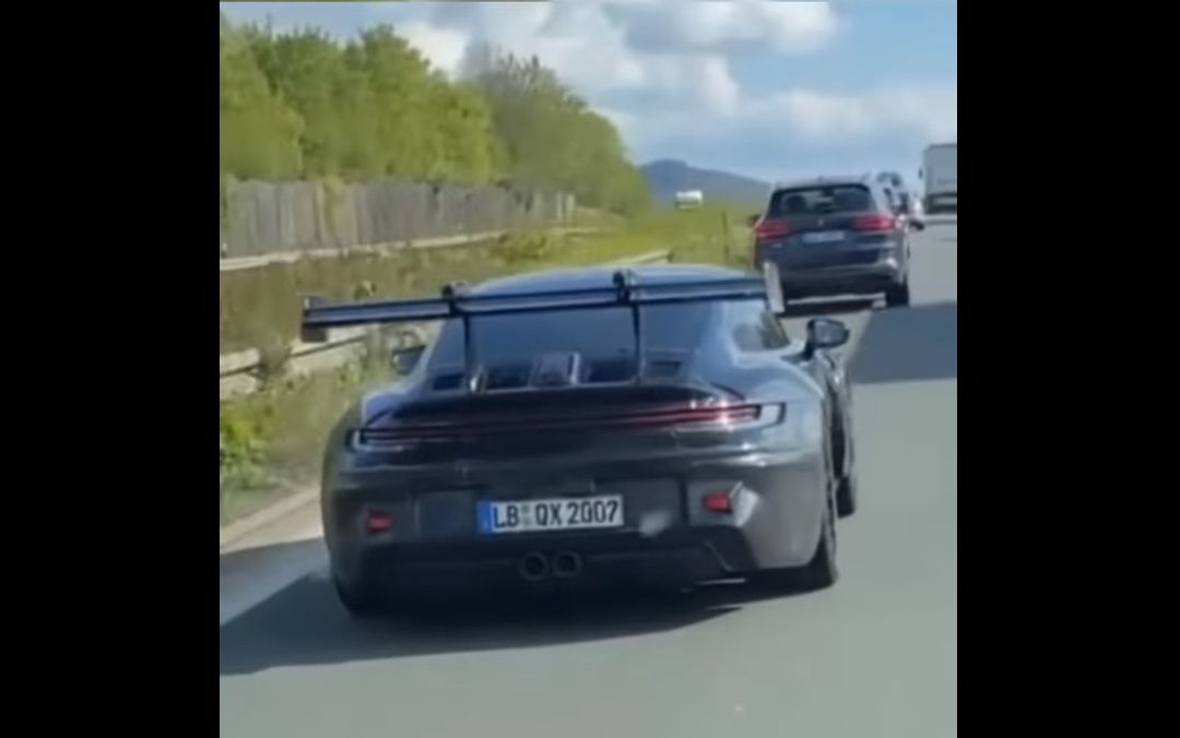 間諜影片揭示新Porsche 911 GT3 RS將配備主動式後擾流尾翼！！！ [影片]