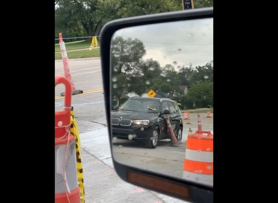 勇闖道路施工現場的BMW X3 ，麋鹿測試結果不及格！