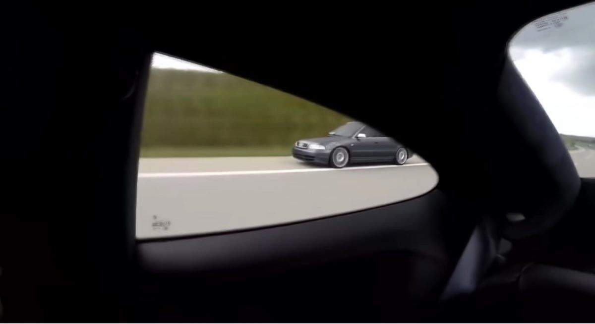 嘴秋的保時捷911遇到Audi RS4， 從看不起到看不到車尾燈！