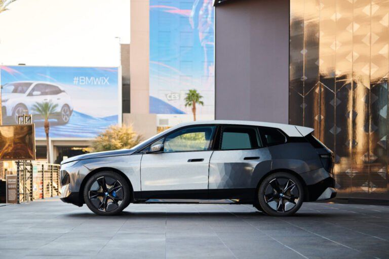 BMW發表「iX Flow」  可自由改變外觀顏色的概念車2022.01