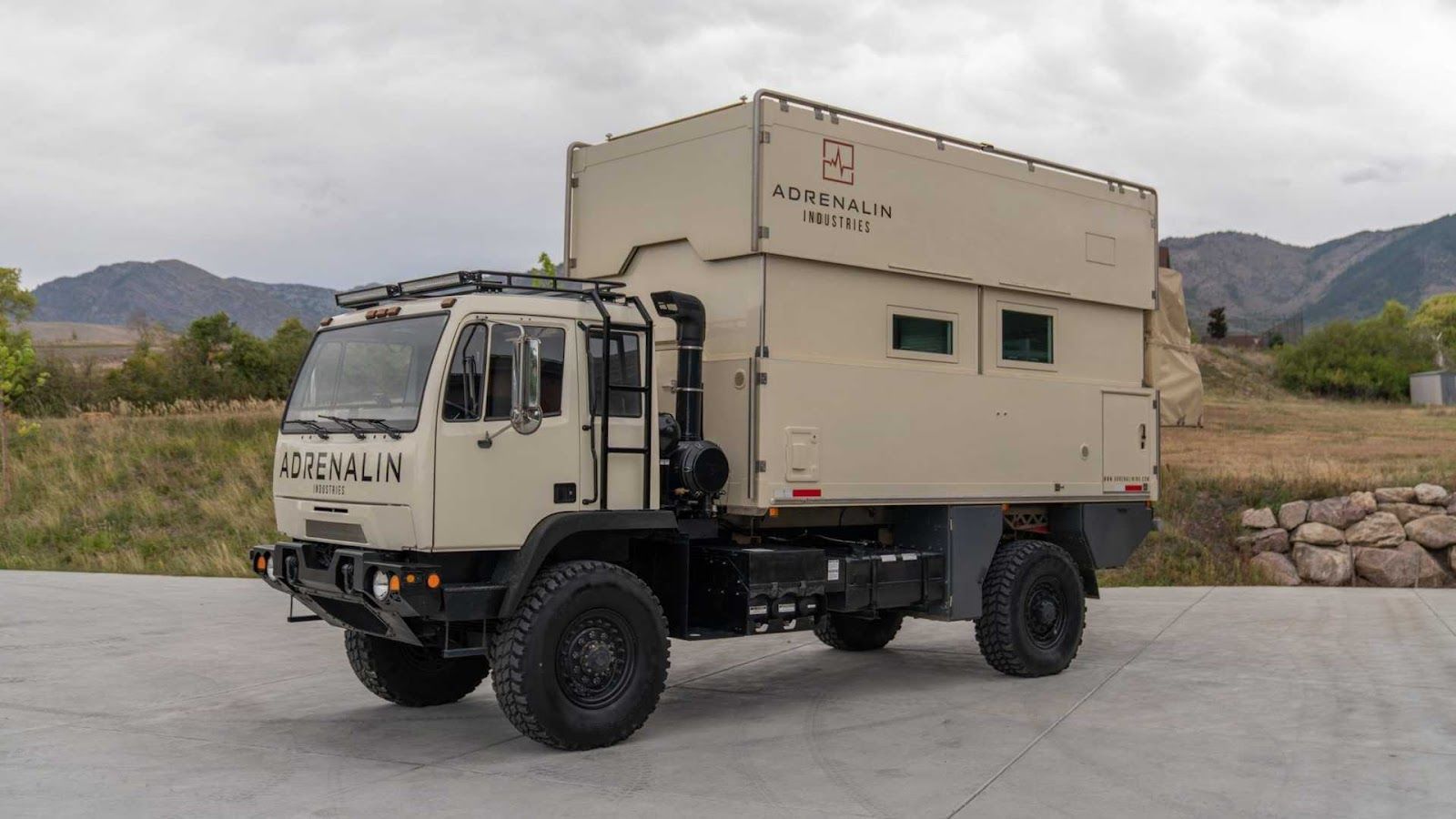 特別改造的 Titan XD 探險露營車足以面對各種環境
