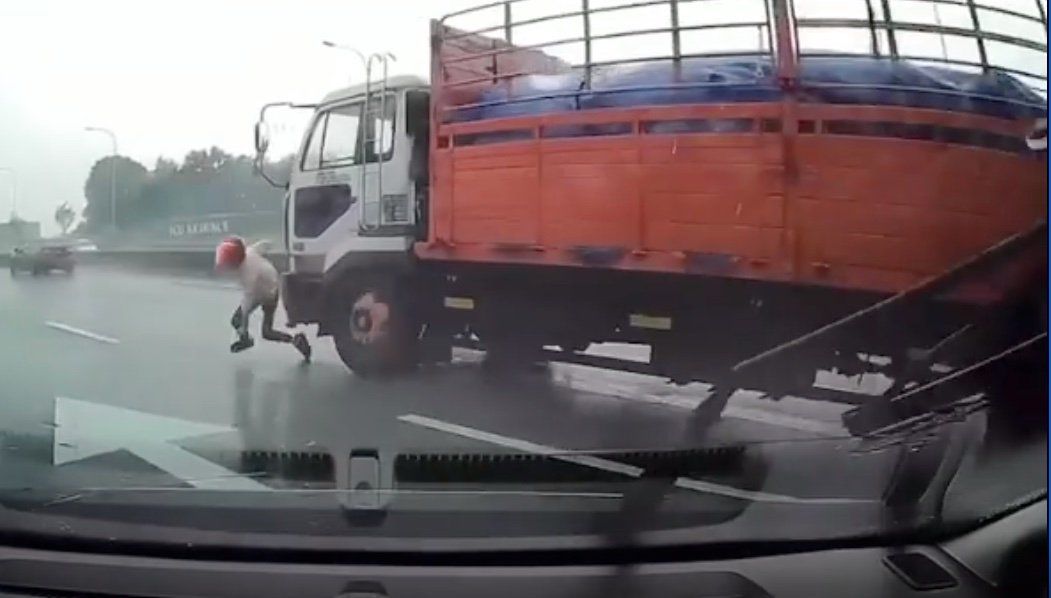 Oh-Shxx ! 那他回家要吃一整桶豬腳麵線才能壓得住！