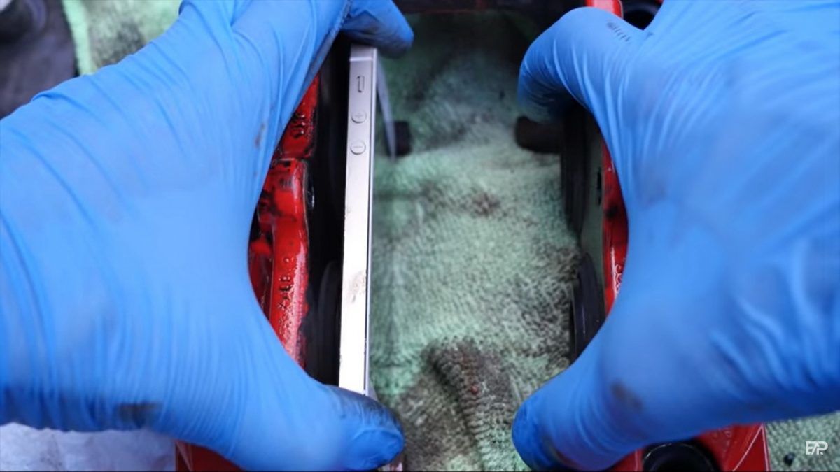 冒險實驗：如果拿iPhone來當煞車的來令片？