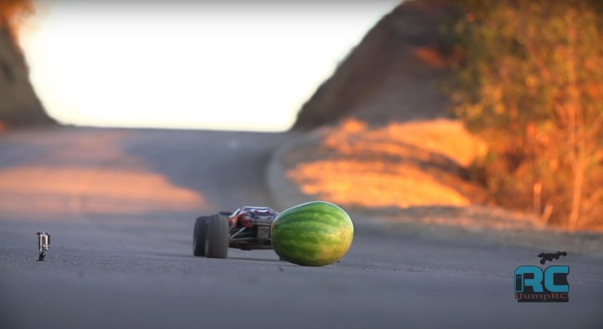 RC遙控車與西瓜硬碰硬～~~