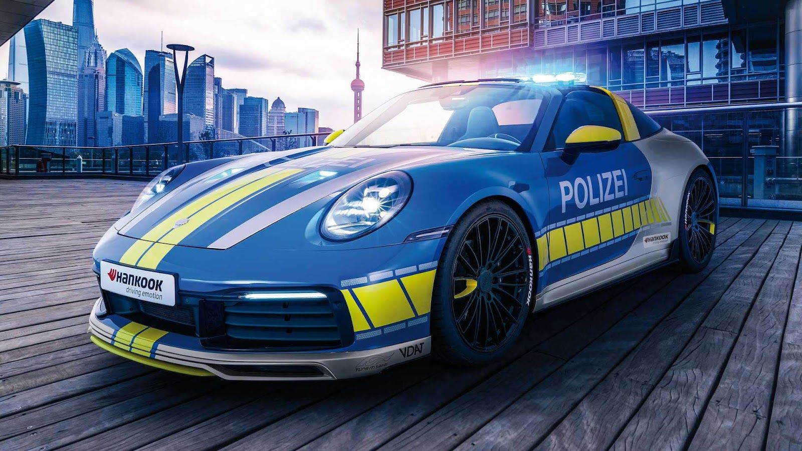 Techart 準備了警察彩繪的 Porsche 911 來宣導市場選用安全的改裝品