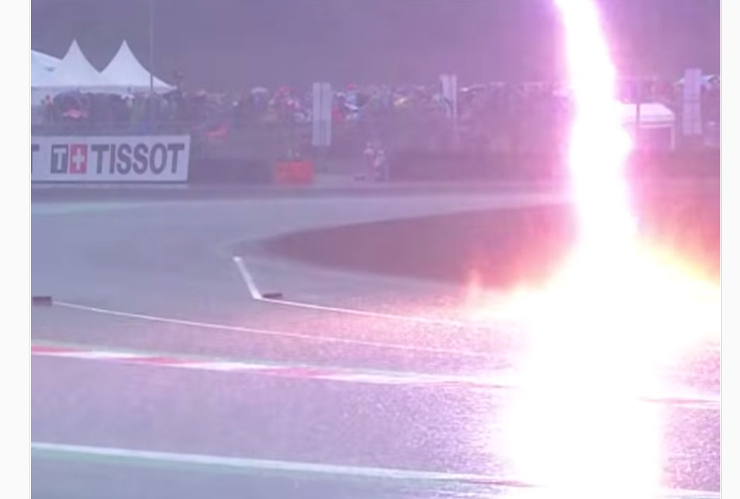 來自東方的神祕力量，打在Moto GP 賽道的一條閃電！