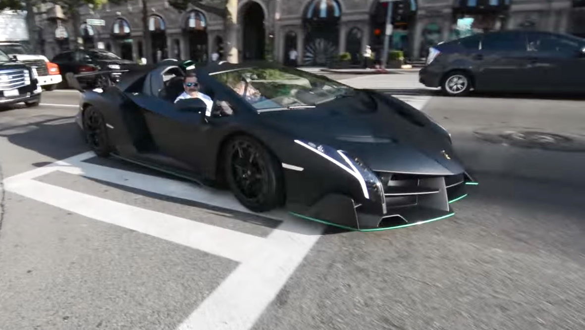 看Lamborghini Veneno Roadster漫遊比佛利～