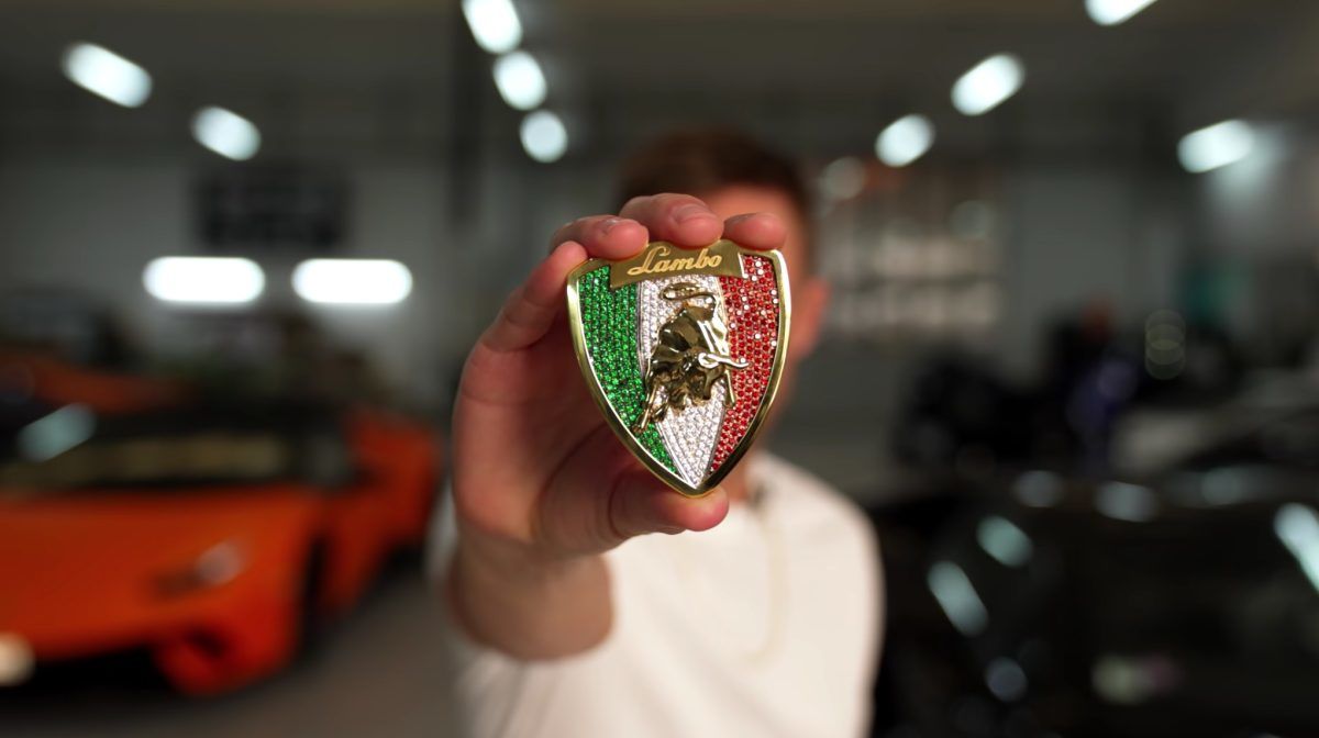 有人覺得自己Lamborghini Urus上的廠徽太平凡，再花4萬美金重新造一個！