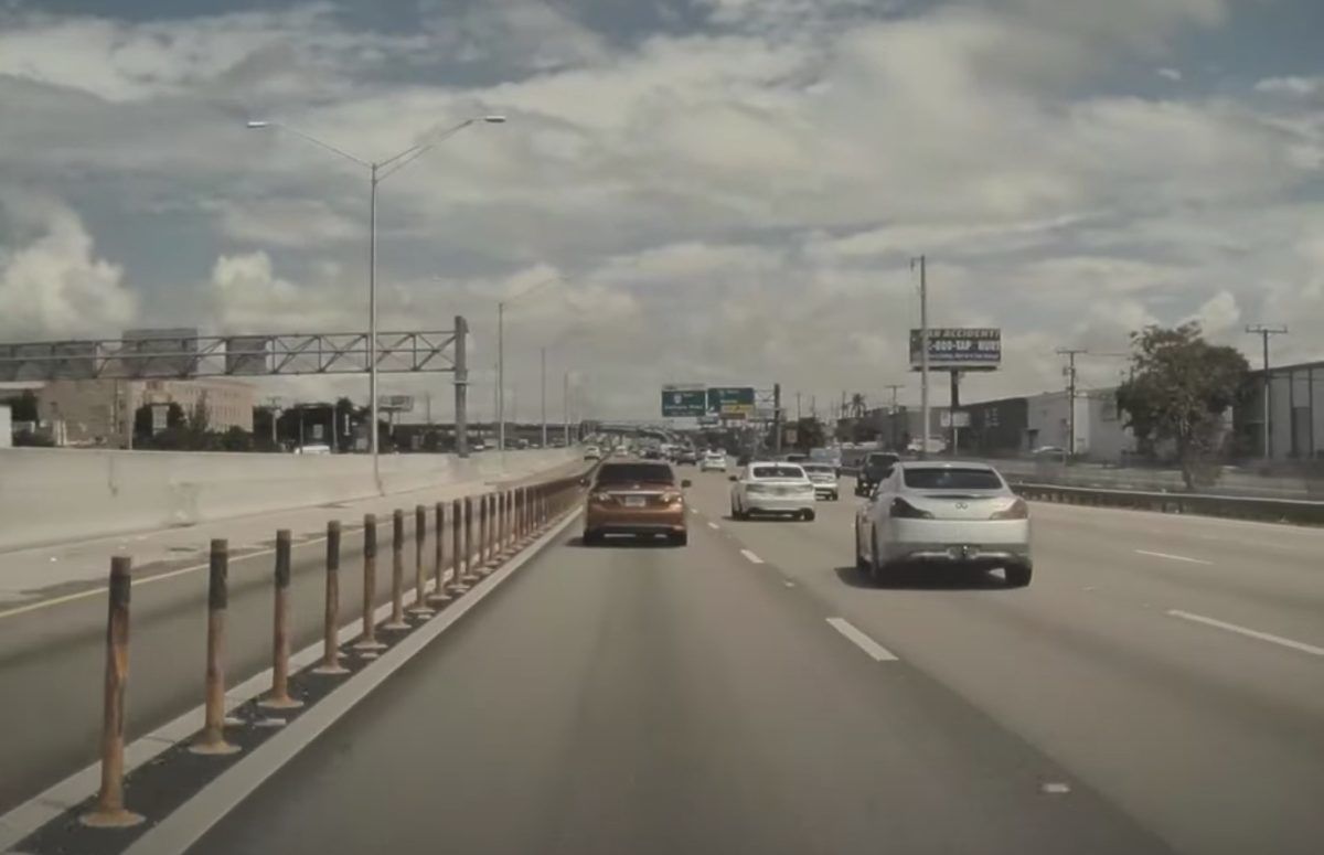 Infiniti G35 在高速公路上的華麗轉身，讓眾人見識到了一種行雲流水！