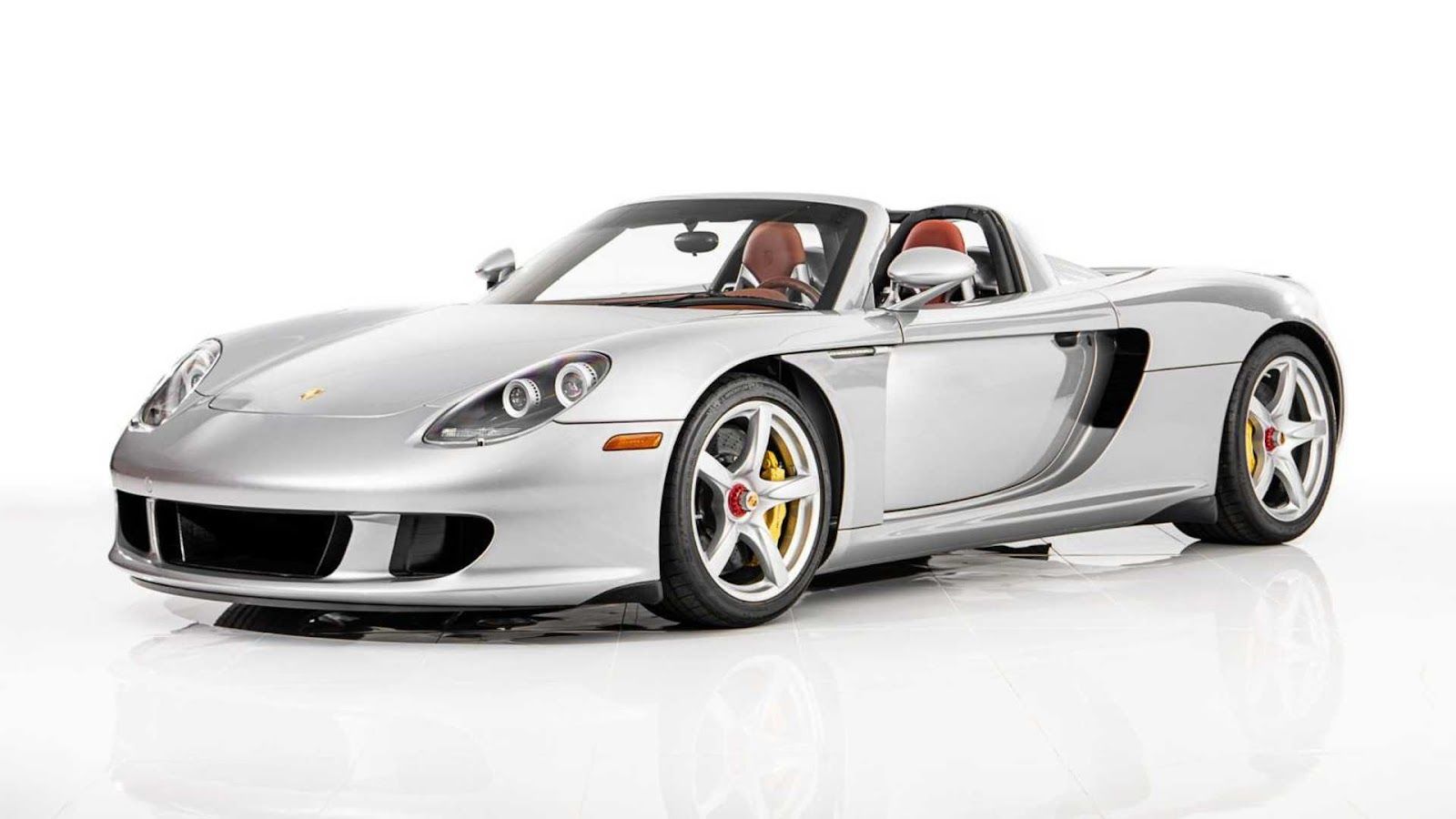 里程不到 50 公里的超級新車 2004 Porsche Carrera GT 讓你心動嗎？