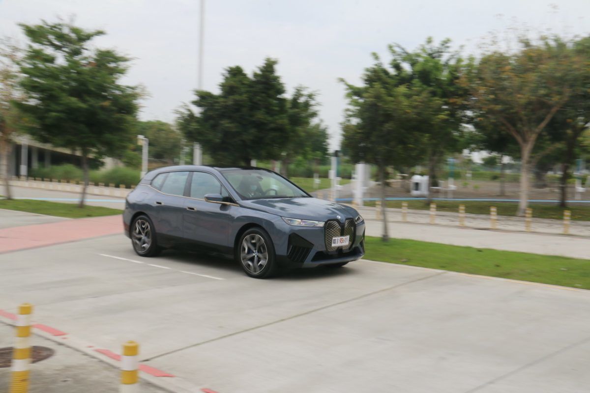 巴伐利亞電能新銳強勢來襲 BMW iX xDrive40旗艦版LSUV試駕-動力操控篇