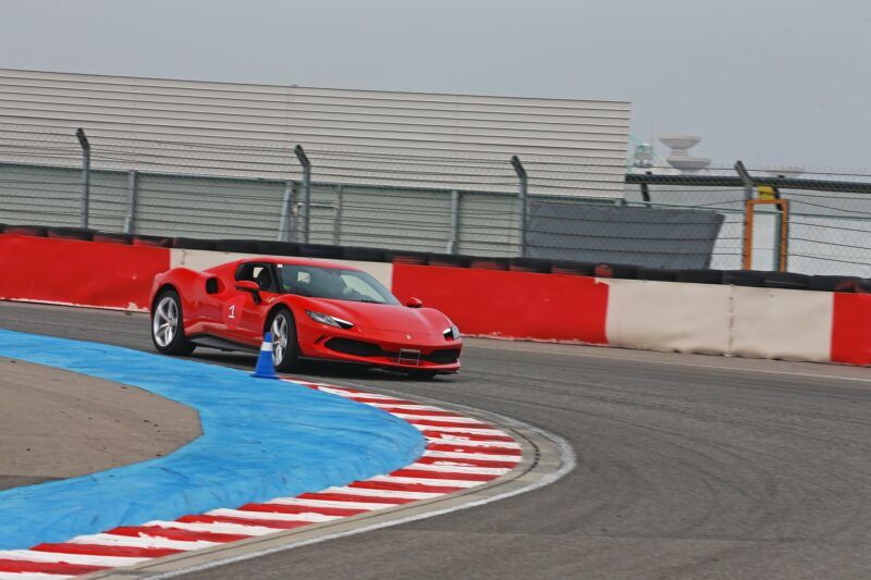 令人著迷的駕駛樂趣 2022 Esperienza Ferrari油電超跑性能體驗日