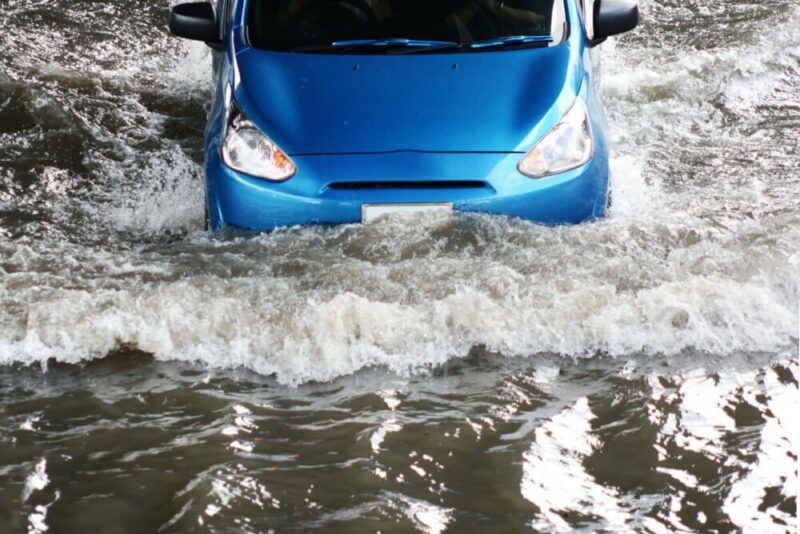 你知道汽車在颱風或豪大雨等狀況下「淹過幾公分就會出局」嗎?依不同程度進行說明