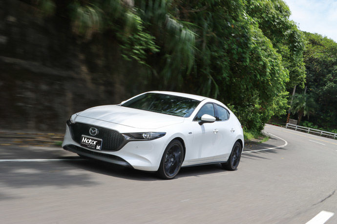 Mazda 3    Hatchback e-Skyactiv X Edition