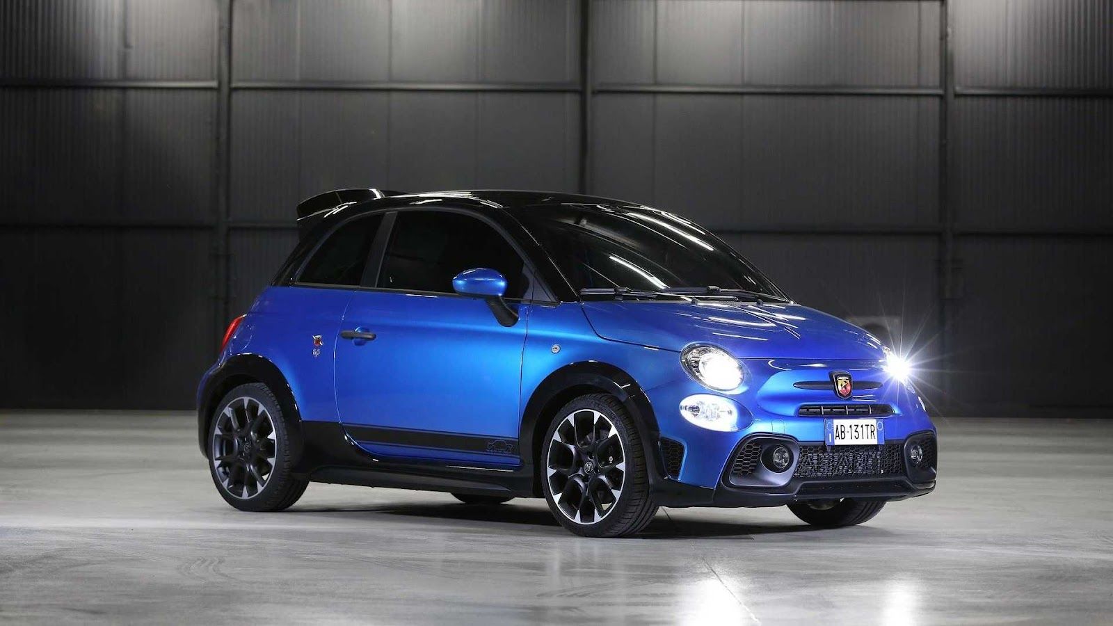 向傳奇賽車致敬的限量版 Abarth 695 Tributo 131 Rally 發表