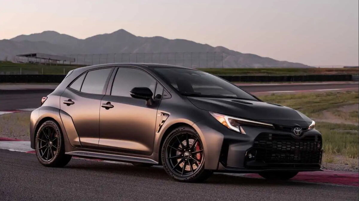 Toyota不會在2030年之前推出電動GR性能車 但其他一切都將是混合動力或電動車