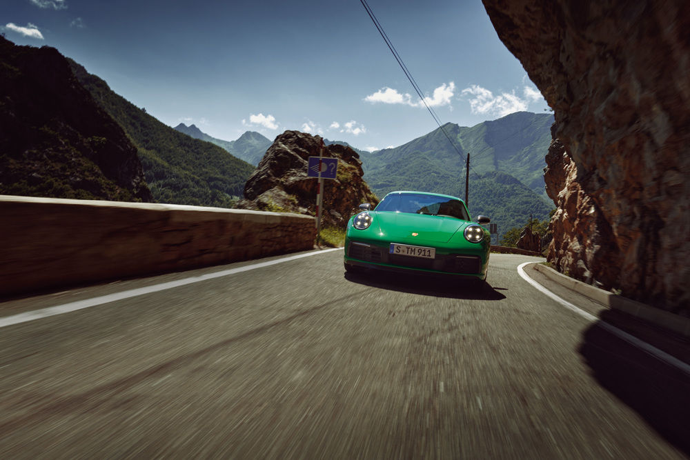全新輕量化跑車 Porsche 911 Carrera T亮相