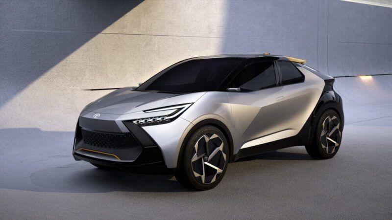 Toyota預告新一代「C-HR」!採用新世代設計、設定PHEV、後座車門消失?