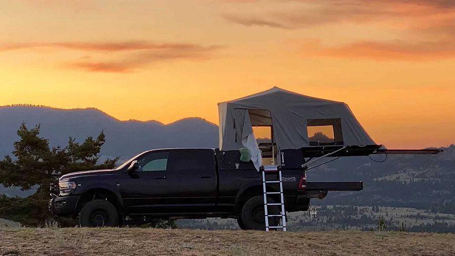Skinny Guy Campers 的車頂帳篷讓貨卡變成兼具機能與彈性的萬能露營車