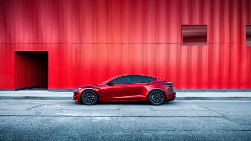 全新車色「烈焰紅」初登場 Model S、Model X 正式開放訂購 最快將於今年第二季首批限量交付