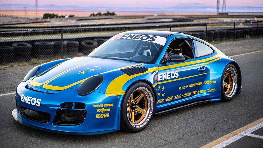 Eneos 為 SEMA 展準備了改裝 STI 引擎的 Porsche 911 GT3