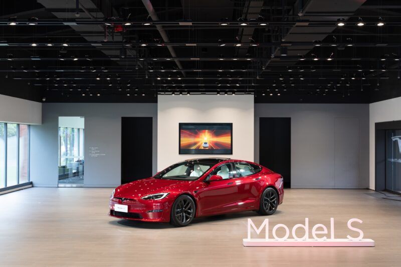 全新烈焰紅搶先亮相 Tesla Model S & Model X即將登台